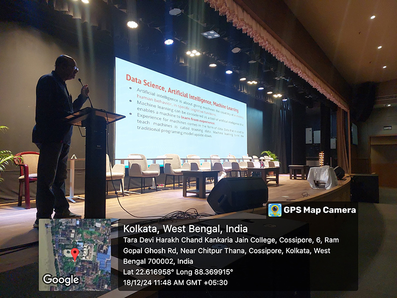 Dr. Sankhyan Choudhury Delivering lecture on Data ScienceManagement